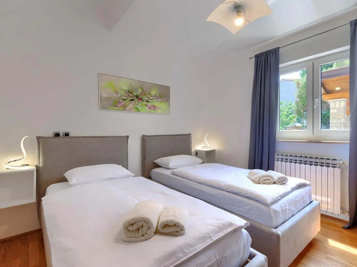 Apartment Hrvatin By Interhome Pula